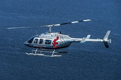 helikopter över havet